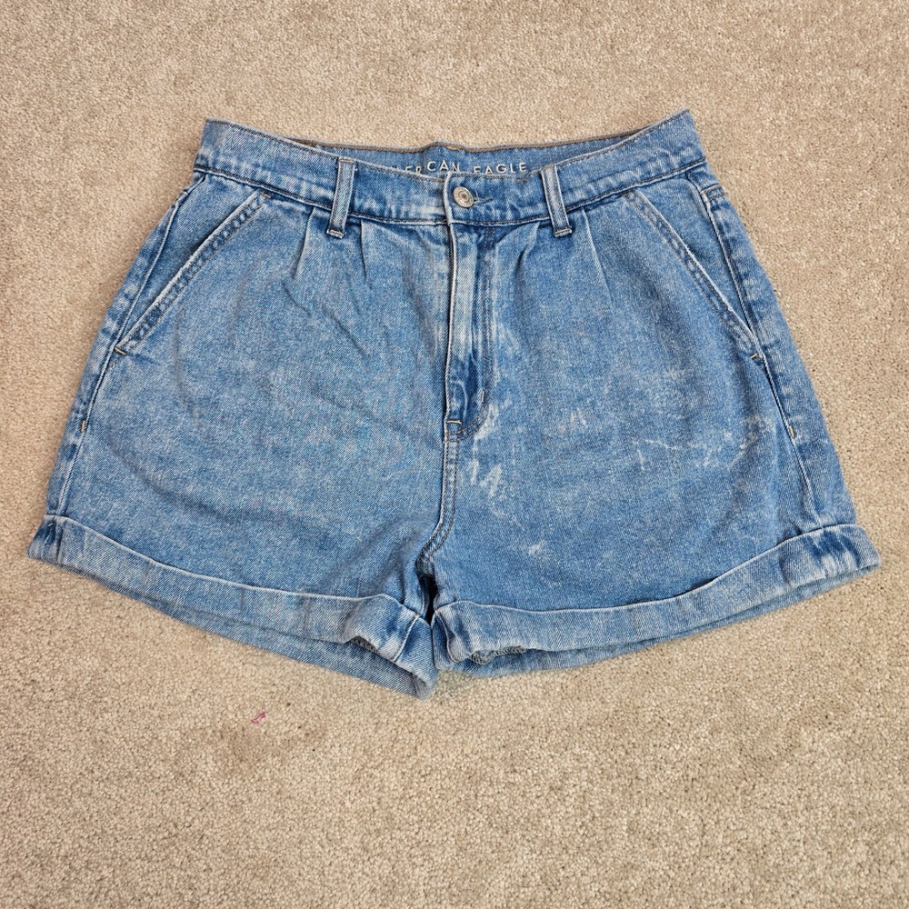 American Eagle Mom Shorts Light Wash Pleated Cuffed Denim Blue Womens Size 6